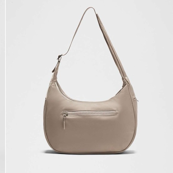 Lululemon City Essentials Shoulder Bag
4L Warm Ash Grey / Silver-NWT - Picture 2 of 12